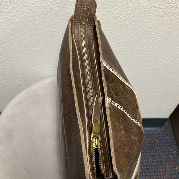 Madewell The Transport Bucket Bag: Suede Inset Edition - Picture 8 of 13